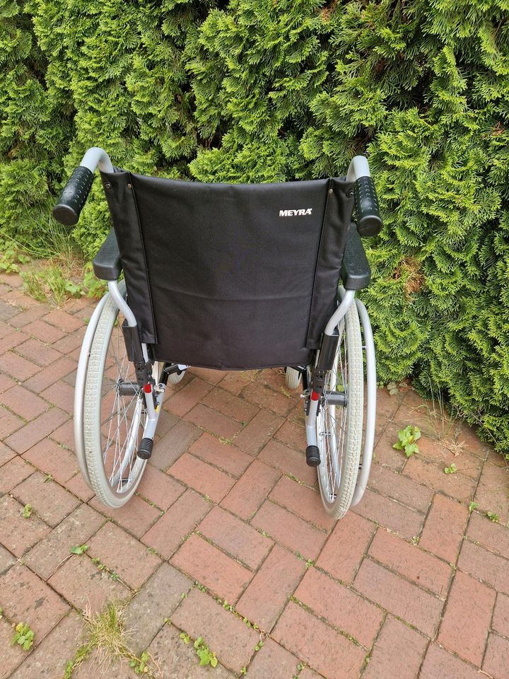 Meyra Rollstuhl Faltrollstuhl in Winsen (Luhe)