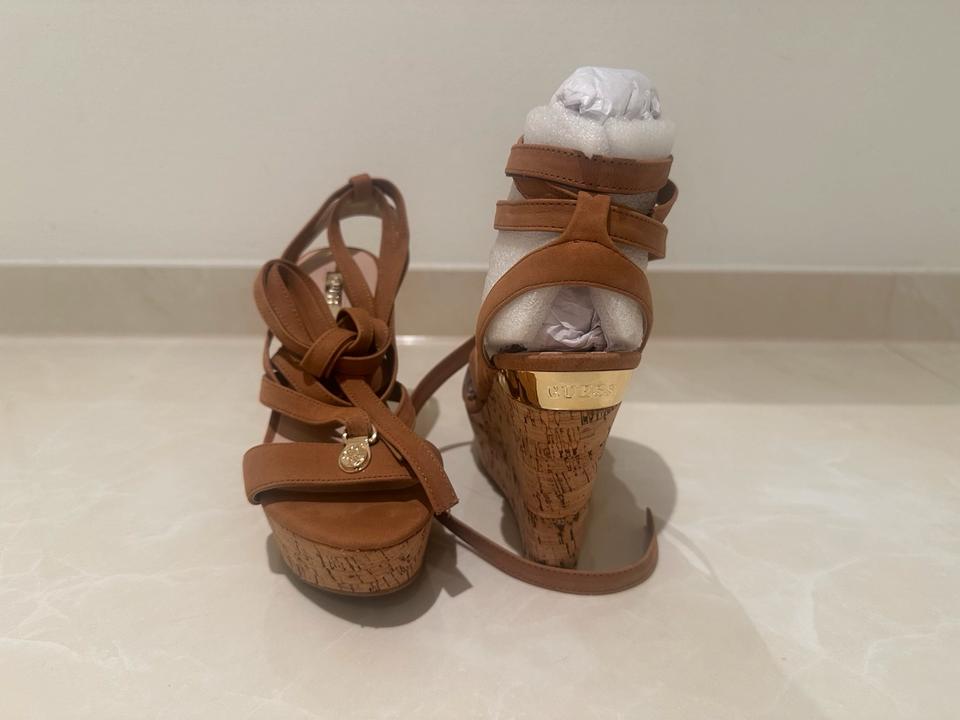 Guess Wickel-Plateau-Schuhe, Gr. 36, Farbe braun, ungetragen in Freiburg im Breisgau