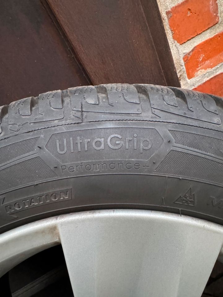 BMW Winterräder 225/55/R17 BMW 5er F11 Goodyear UltraGrip 8 in Oranienbaum-Wörlitz