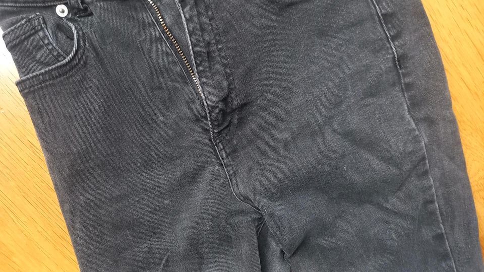 Jeans Na-kd schwarz Gr. 36 in Freiburg im Breisgau