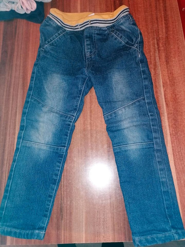 Set junge Jeans und langarmshirts gr. 104 in Raitenbuch