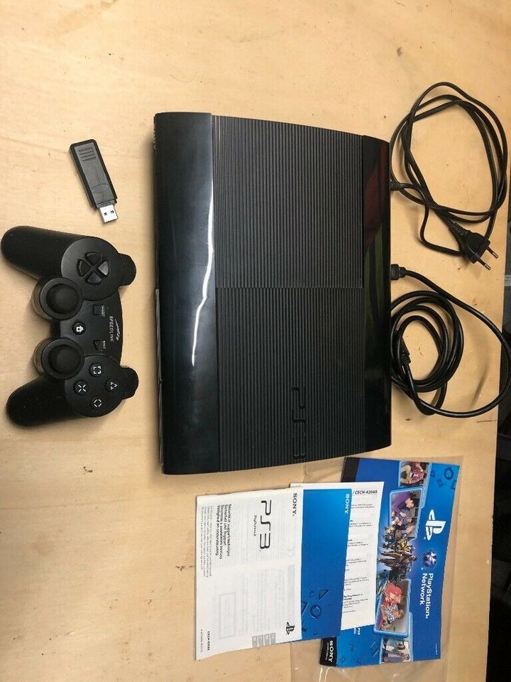 Playstation 3 mit Zubehör in Linau