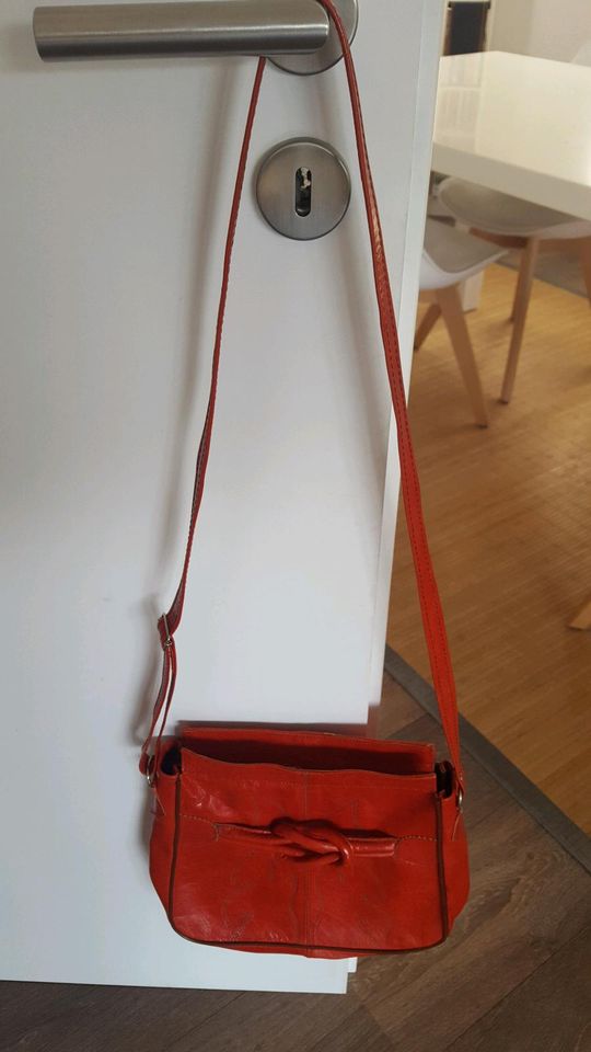 Echtleder Handtasche Tasche rot *neuwertig* in Kassel