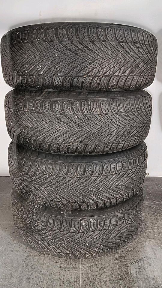 BMW 1er F40 Winterräder Stahlfelgen Pirelli 195/60R16 89H  F123 in Nagold