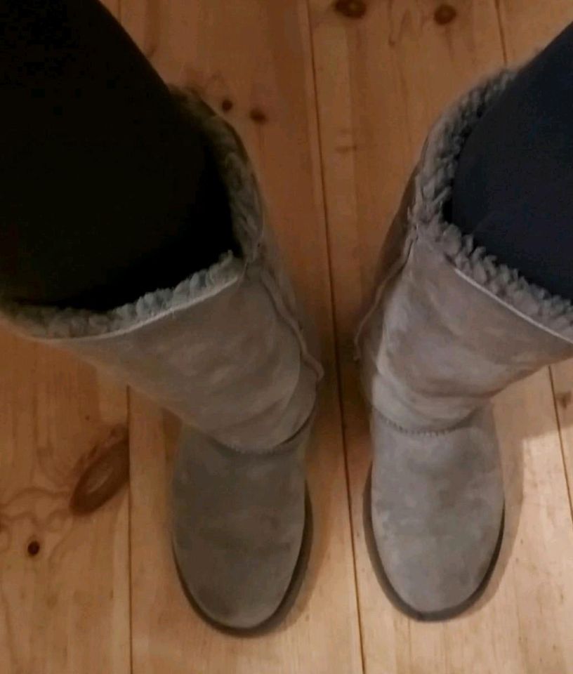 Graue Ugg boots Bailey Button hoch 3 Knöpfe in Hamburg