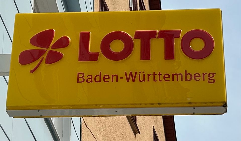 Leuchtreklame Lotto BW Außenwerbung in Bad Wildbad