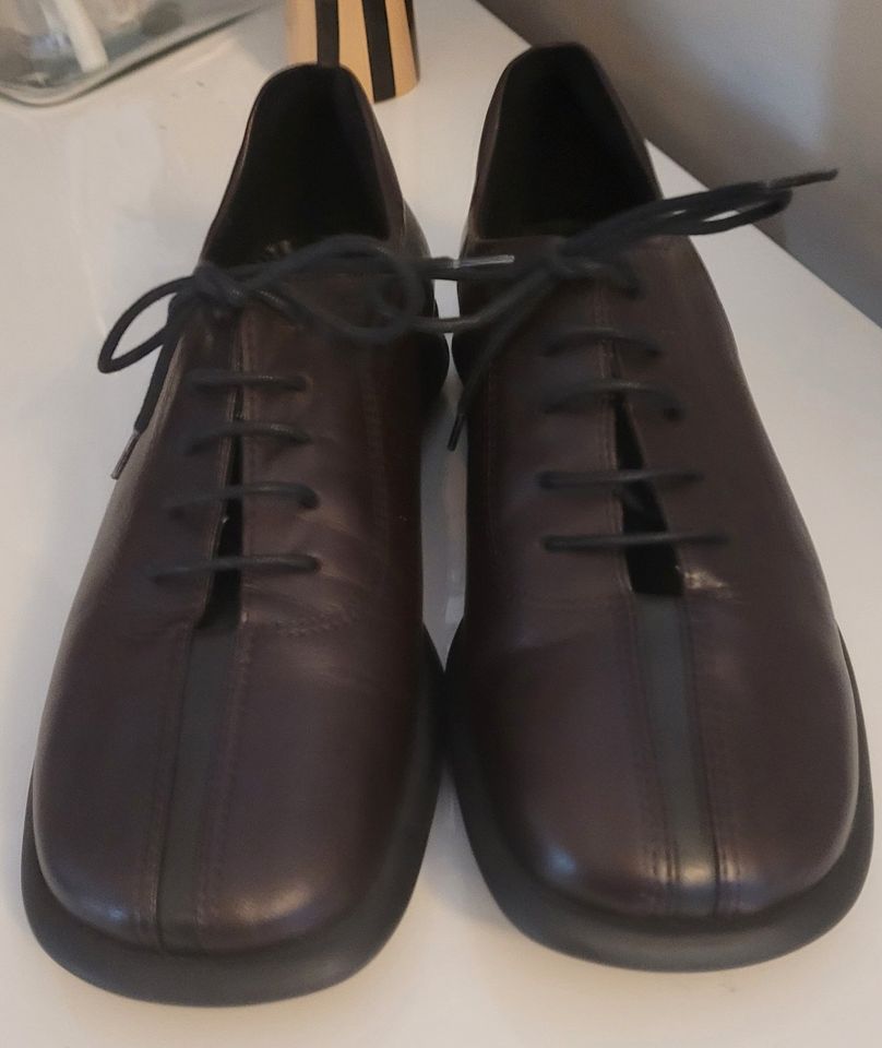 Damen Schuhe  Fa.ecco   Gr. 5 1/5  Fb. dunkellila in Krefeld