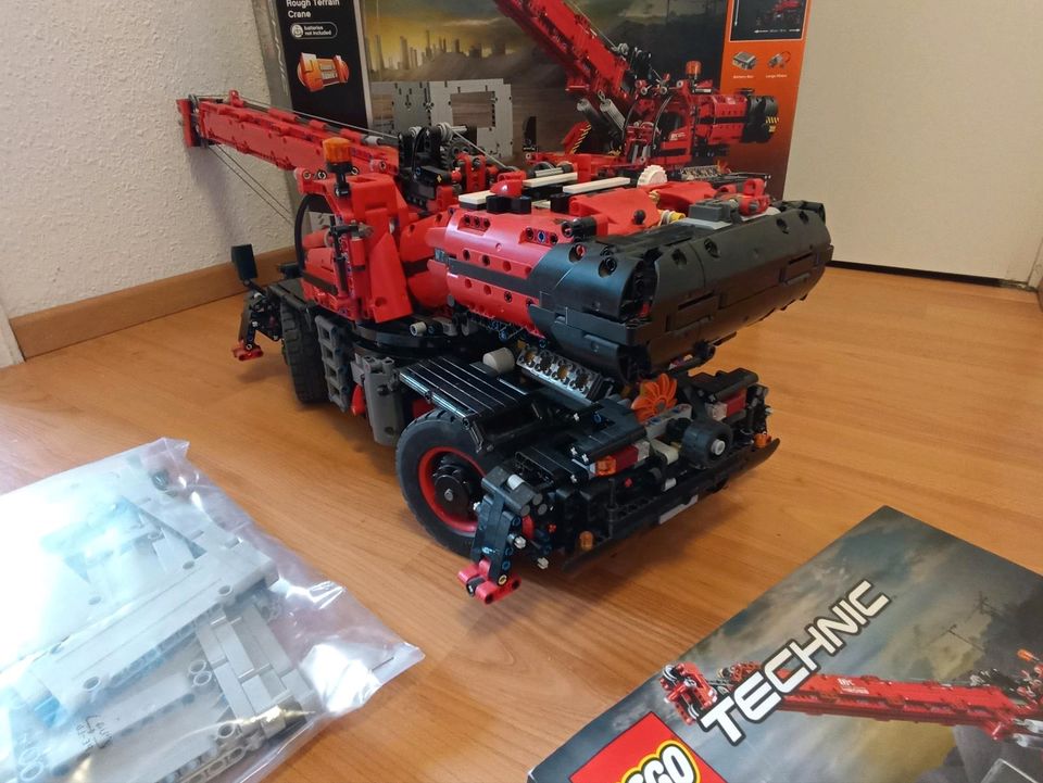 LEGO Technic 42082 Geländegängiger Kranwagen  Neuwertig in Braunschweig