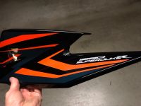 ktm superduke 1290r 3.0 tankspoiler Rechts mit kratzer Bayern - Schwabhausen Vorschau