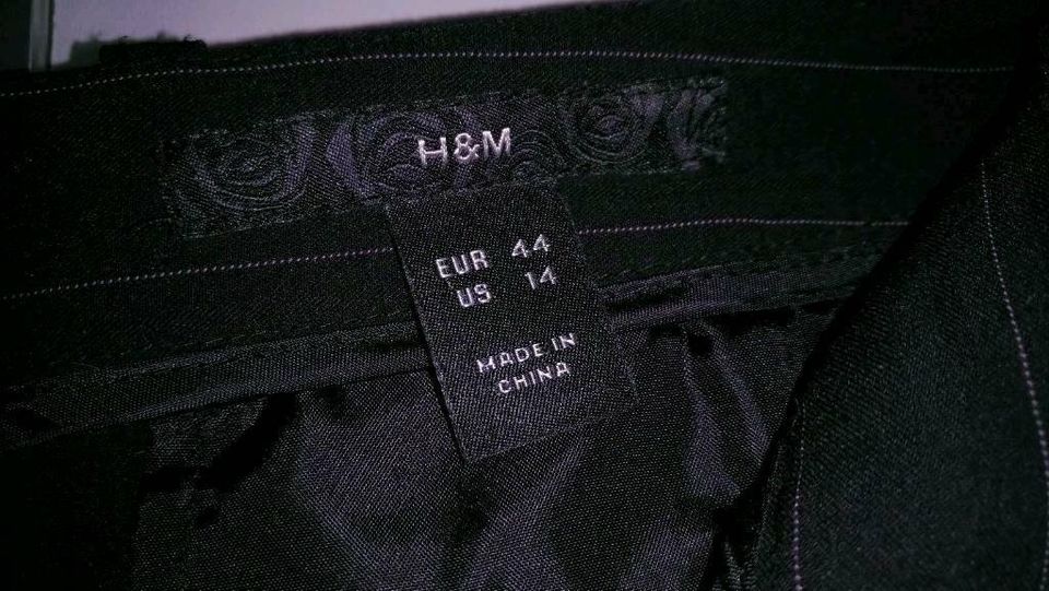 H&M Nadelstreifenanzug schwarz in Gleichen