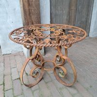 Schönes rundes Tischgestell aus Eisen, Rost ø 60 cm, Etage3 Nordrhein-Westfalen - Nettetal Vorschau