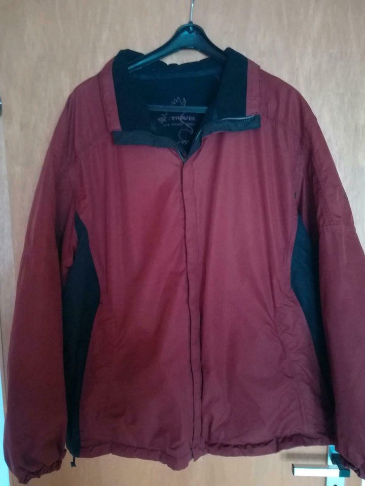 Herren Jacke rot schwarz Grösse XL in Wildflecken