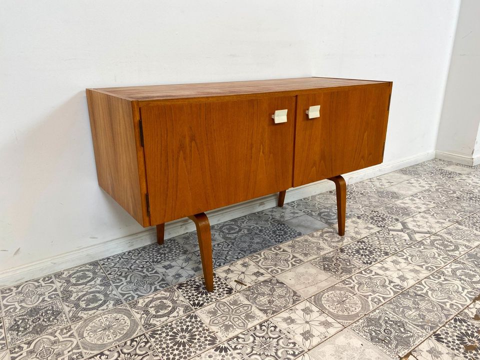 WMK Stilvolle & gut erhaltene Designerkommode 427/A von Franz Ehrlich für VEB Hellerau aus 1966 in Esche # Kommode Lowboard Sideboard TV-Lowboard Fernsehkommode Wäschekommode Vintage DDR Mid-Century in Berlin