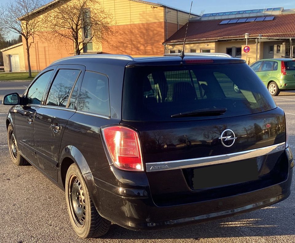 Opel Astra Caravan in Monheim