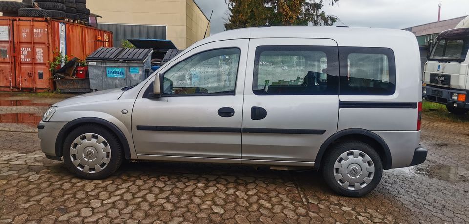 Opel Combo SONDERFAHRZEUG für Rollstuhltransport in Salzgitter