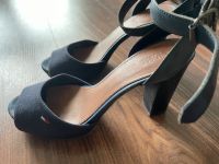 TOMMY HILFIGER Jeans Plateau Sandale Sandaletten High Heels 38 Niedersachsen - Hemmingen Vorschau