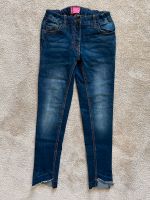 alive Jeans Mädchen blau, Gr. 140 Neuwertig Neuhausen-Nymphenburg - Neuhausen Vorschau