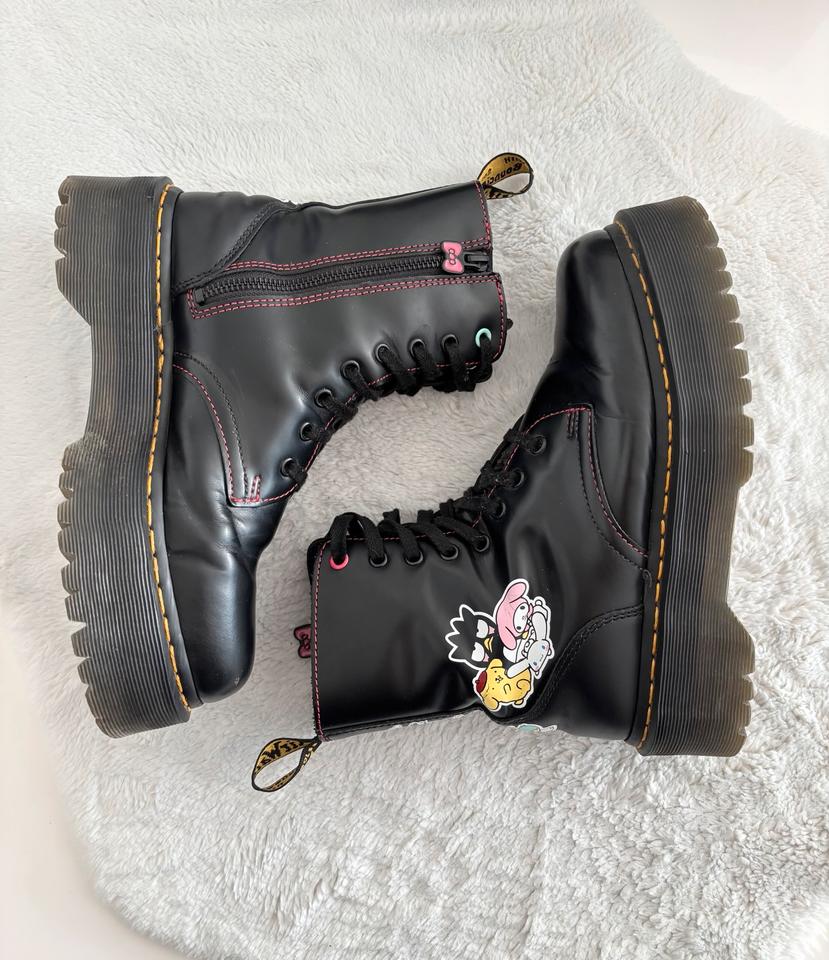 Dr. Martens Jadon Plateau Hello Kitty & Friends Limited Edition in Nürtingen