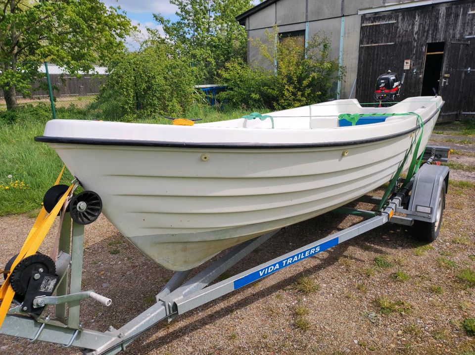 Ruderboot Angelboot 4 PS 4 Takt mit Transport mgl in Berlin