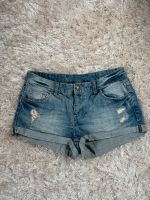 Jeansshorts Hotpants H&M 36 S shorts kurze Hose destroyed Jeans Hessen - Usingen Vorschau