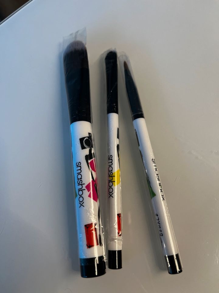 Neu! 3 Pinsel von Smashbox Pinsel Set Make-up Eyeliner Foundation in München