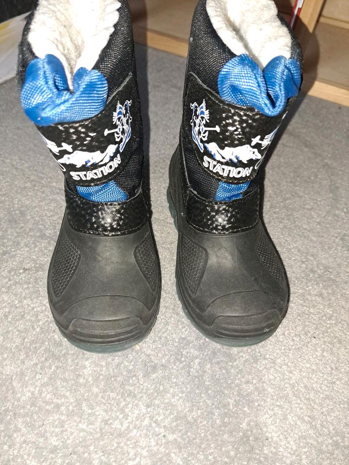 Stiefel Winterschuhe Gummistiefel Gr. 25 in Naunhof