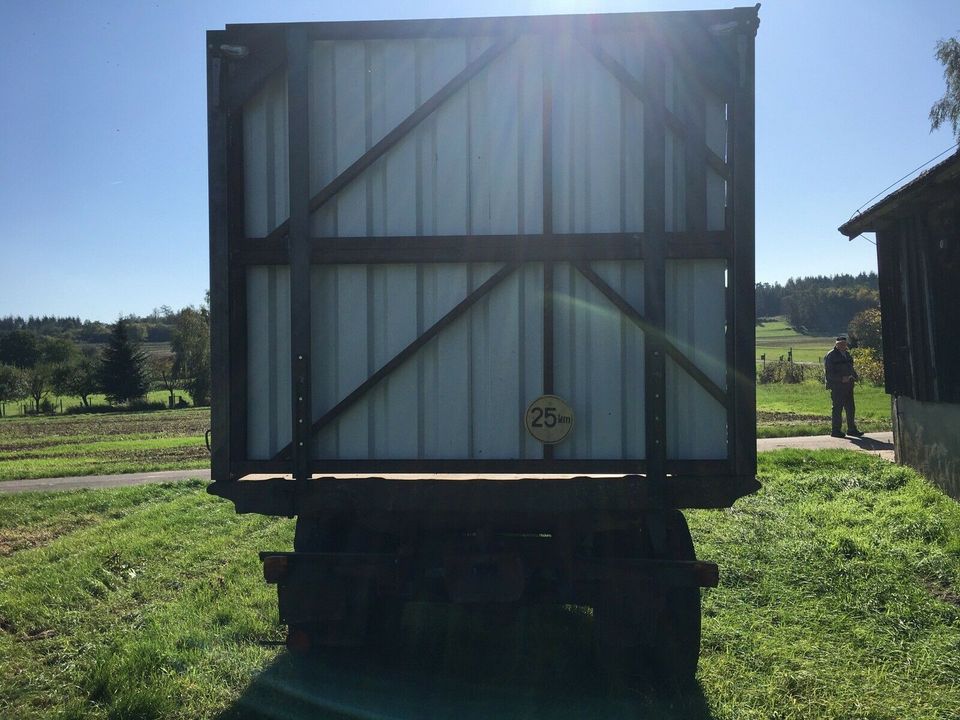 Kipper Anhänger, Einachser, Dreiseitenkipper Hackschnitzel, Holz in Laubach