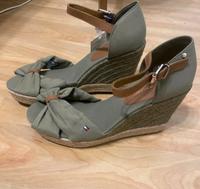 Tommy Hilfiger Sandalen Gr.41 Hessen - Rodgau Vorschau