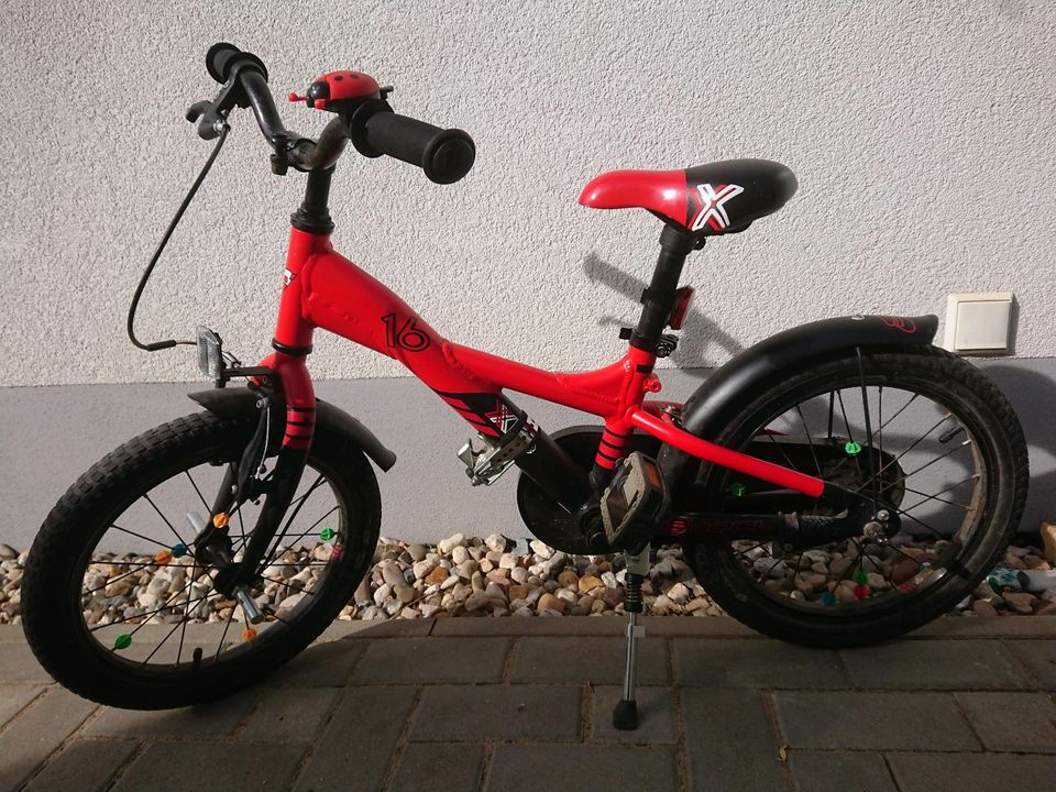 Kinderfahrrad 16 Zoll rot schwarz in Merseburg