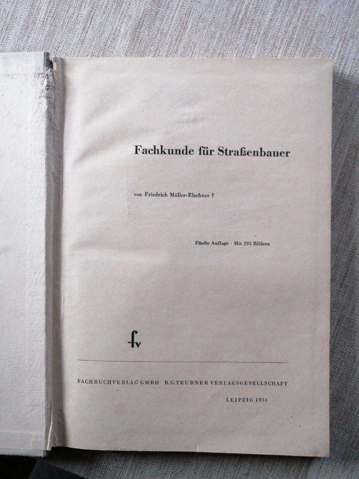 Buch "Fachkunde für den Straßenbauer" in Marienberg