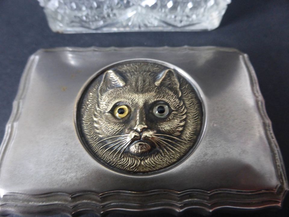 Antike Katzen Glasdose mit Katzenkopf aus Messing Glasaugen ca. 1 in Herne