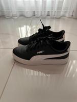 Puma Sneaker Schwarz Leder Softfoam Gr. 38 Niedersachsen - Seelze Vorschau
