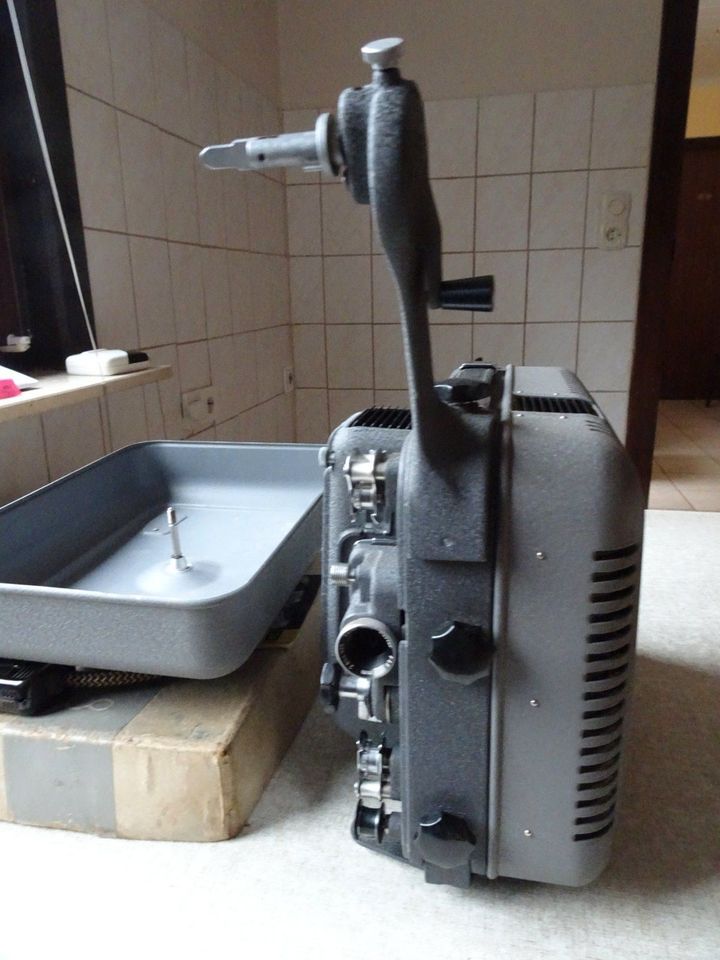 1959 Zeiss Ikon Movilux 8,8mm Film Projektor Antik in Kiel
