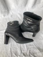 HUGO BOSS❗️TOP Zustand ❗️wunderschöne Stiefeletten Stiefel Schuhe Rheinland-Pfalz - Waldbreitbach Vorschau