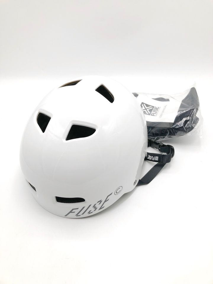 Fuse Alpha Helm Glossy White Fahrradhelm Skaterhelm BMX 56-58cm in Köln