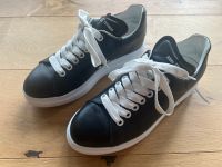 Sneaker Schwarz mit weißer Sohle - Neu Gr. 41 München - Schwabing-West Vorschau