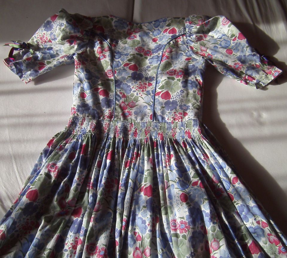 Rose Dirndl  Kleid im Landhausstil Gr. 38 blumig in Passau