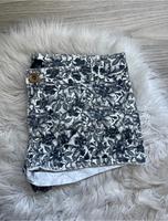 Jeansshorts mit Blumenprint Brandenburg - Schönefeld Vorschau