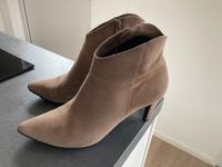 Kennel & Schmenger Wildleder Stiefelette beige Gr. 38,5 Bayern - Hammelburg Vorschau