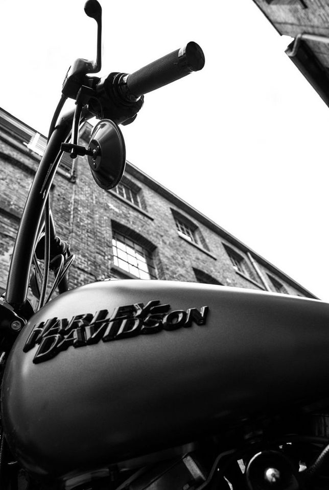 Harley-Davidson Dyna Street Bob in Obertshausen