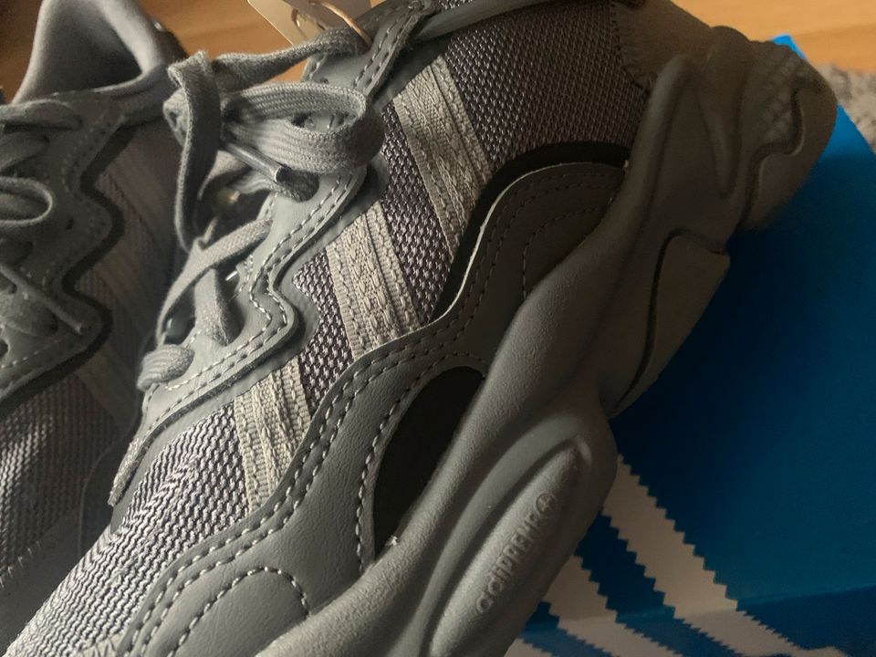 Adidas  Sneaker OZWEEGO Gr 37 1/2 in Zierenberg