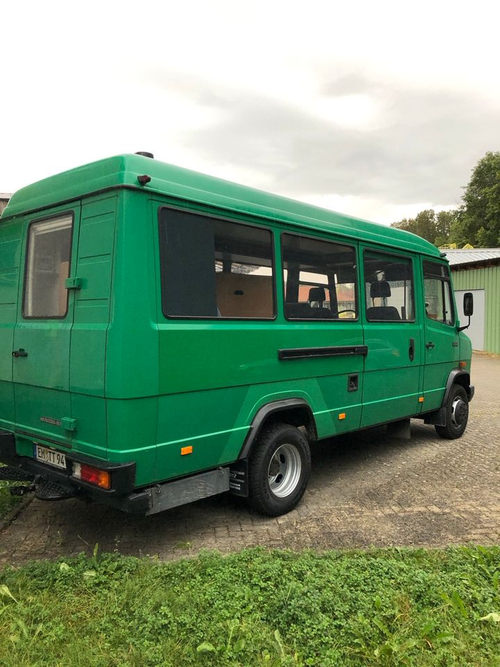 Mercedes Benz 711 D Transporter / 11 Sitze in Teningen