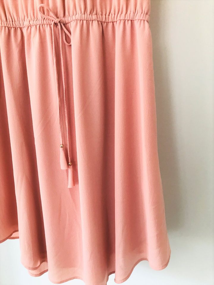 H&M Kurzes Kleid Minikleid Volants Rüschen rosa L / 40 in Hamburg