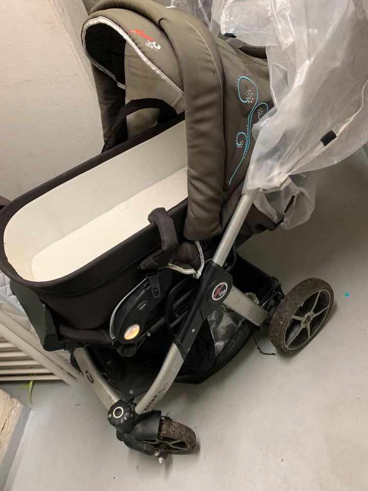 Hartan Kinderwagen in Neuss