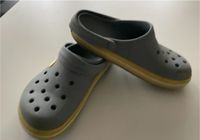 Crocs grau gelb, Hausschuhe, Badeschuhe Größe 29-31 Baden-Württemberg - Neenstetten Vorschau