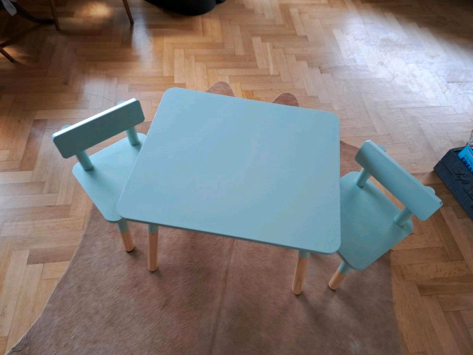 Sitzgruppe Kinder 1 Tisch 2 Stühle in Kiel