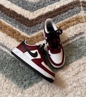 Nike Air Force 1 LV8 in Rot, Weiß, Schwarz Bayern - Ansbach Vorschau