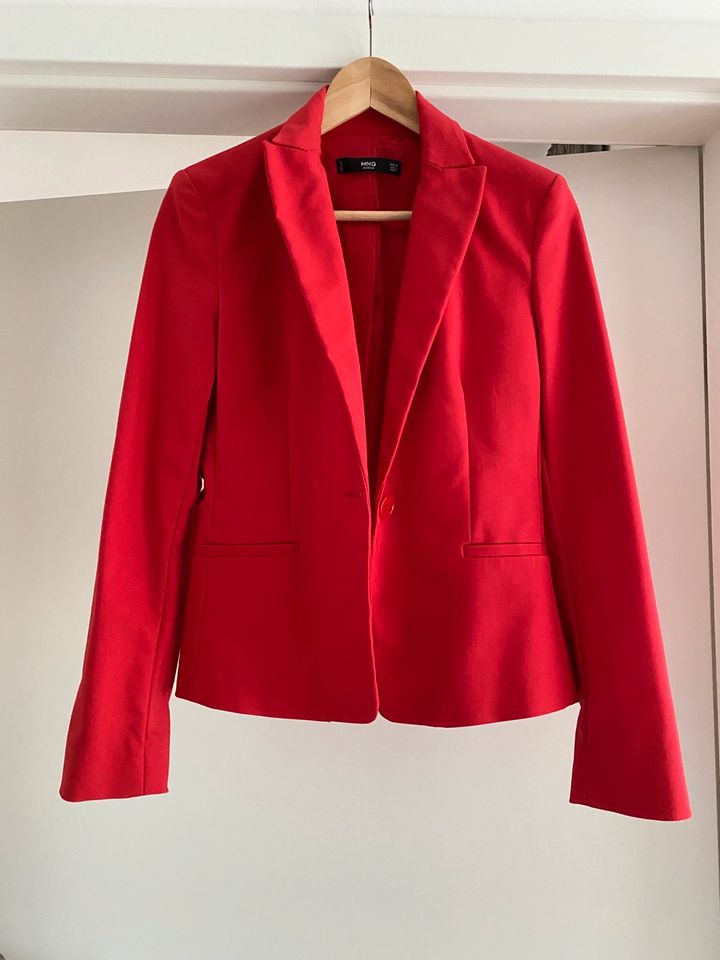 Blazer rot Mango S neuwertig in Berlin