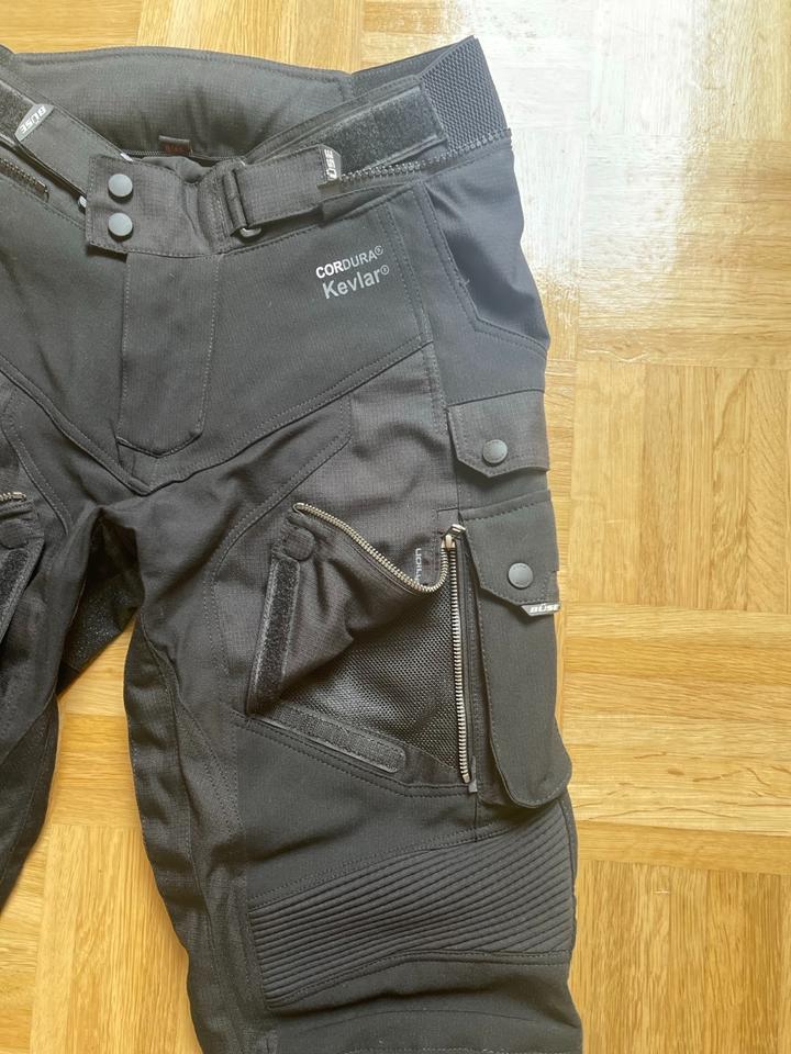 Büse Borgo Motorrad Textilhose / Schwarz / Größe 48 in Pliening