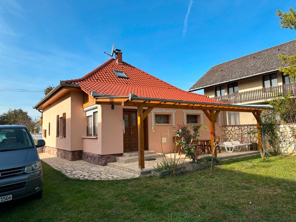 Ungarn, Frühjahr am Balaton, Plattensee schönes Landhaus in Chemnitz